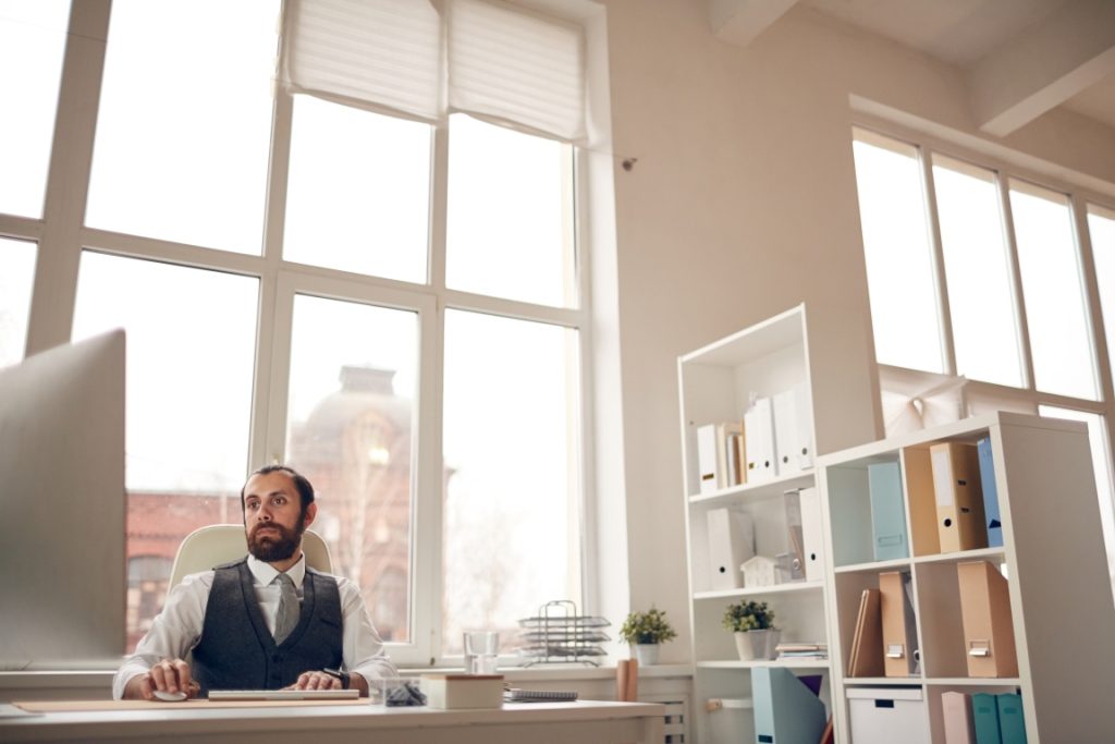 luz natural en oficinas para un buen entorno laboral