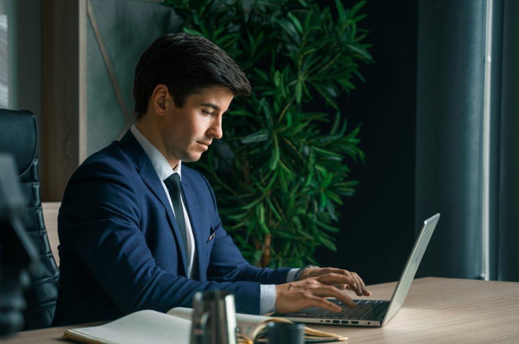 Elevando la Experiencia Ejecutiva: Claves del Diseño en Oficinas de Gerencia