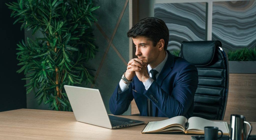 Elevando la Experiencia Ejecutiva: Claves del Diseño en Oficinas de Gerencia