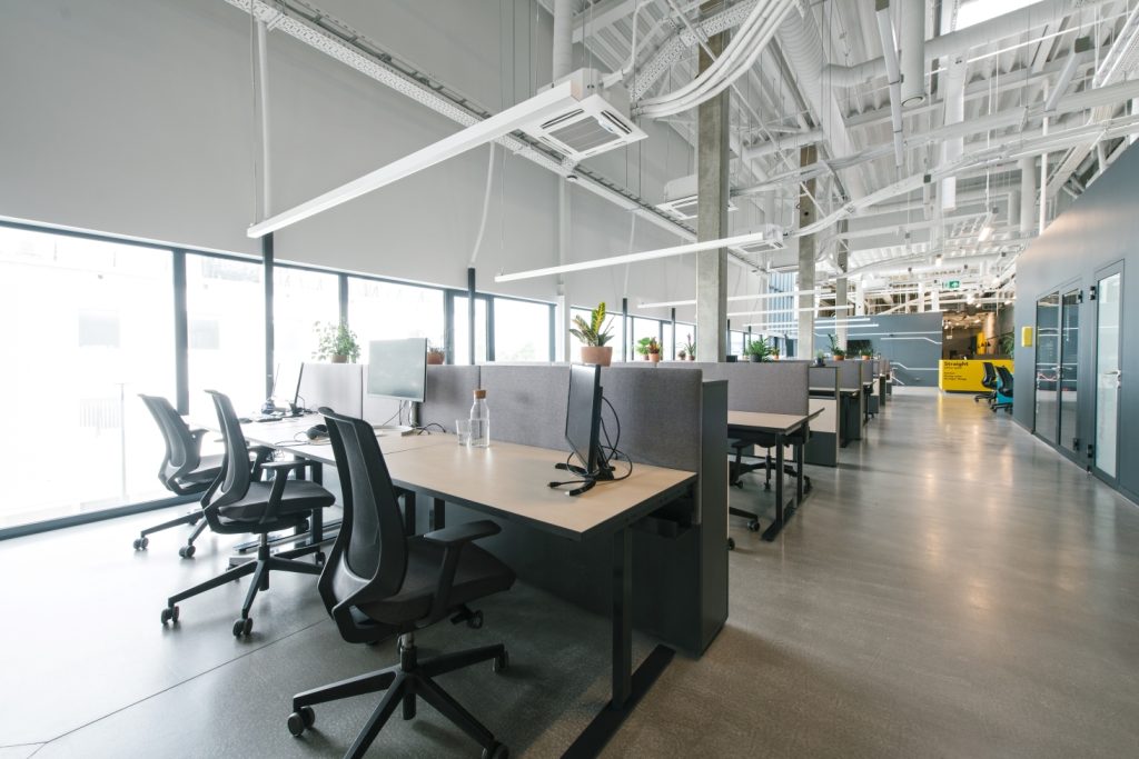 Mejorando la Experiencia Laboral: Beneficios del Diseño Consciente de Oficinas